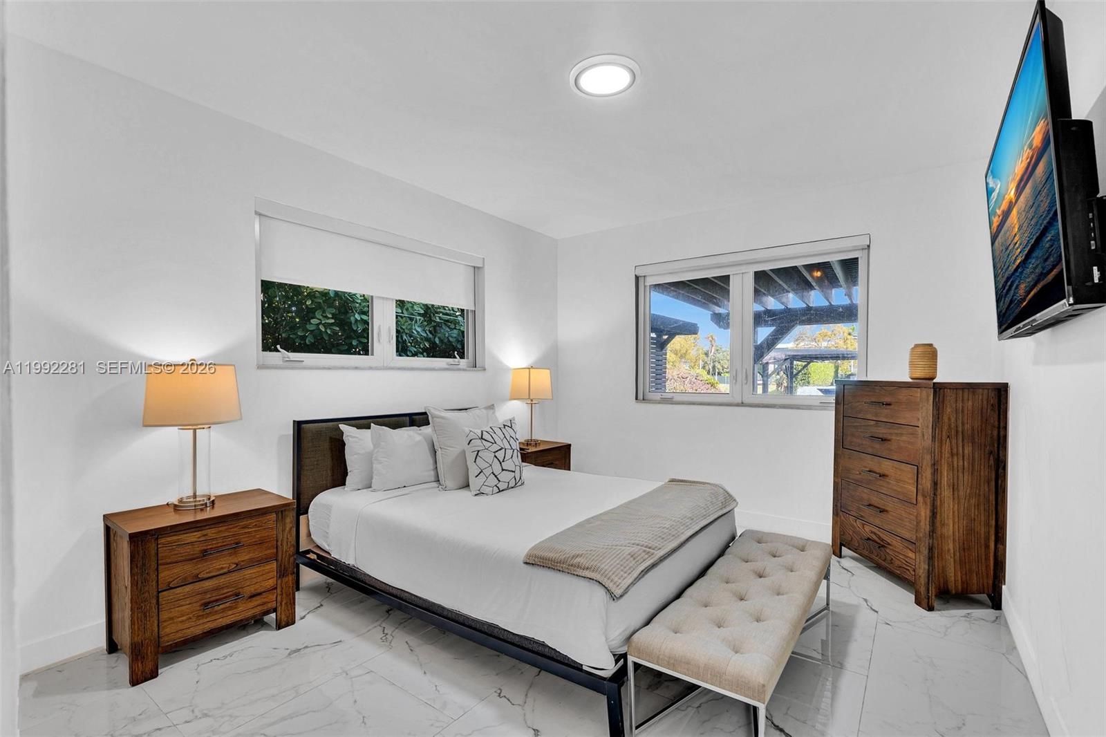 472 Sunset Dr Hallandale Beach, FL 33009