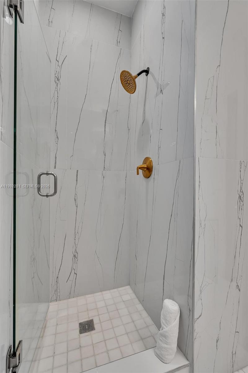 472 Sunset Dr Hallandale Beach, FL 33009