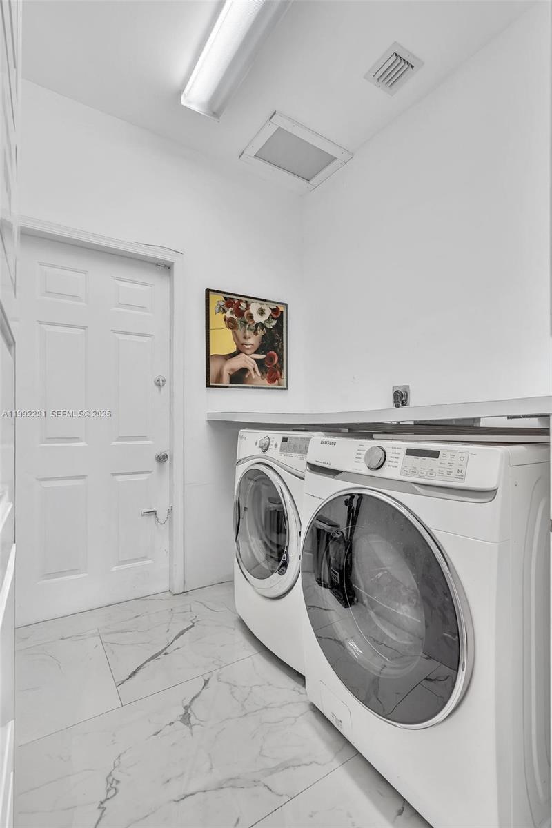 472 Sunset Dr Hallandale Beach, FL 33009