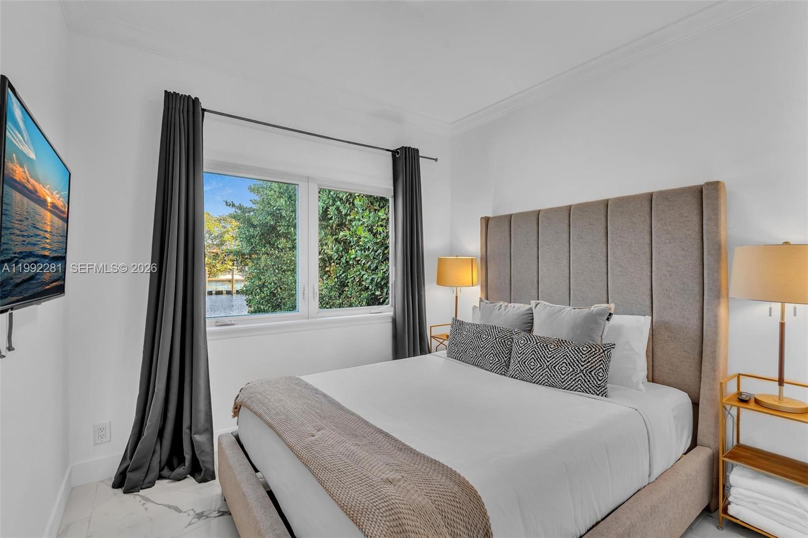 472 Sunset Dr Hallandale Beach, FL 33009