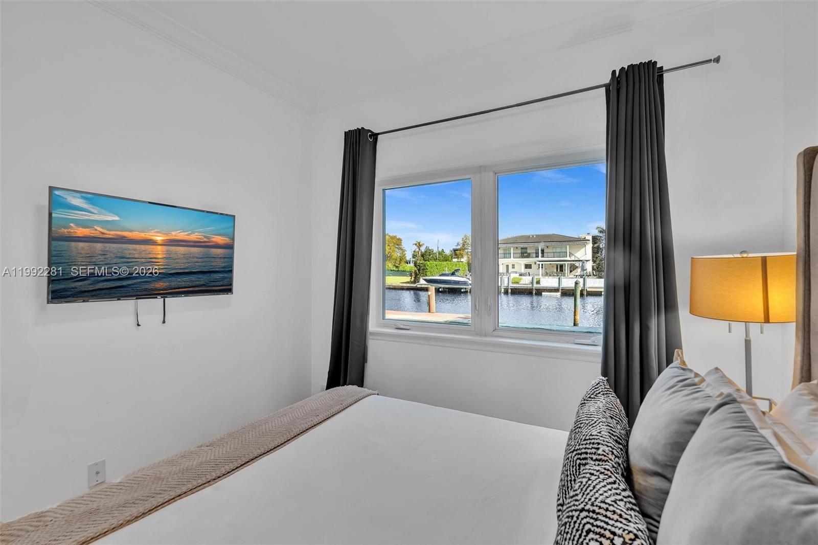 472 Sunset Dr Hallandale Beach, FL 33009