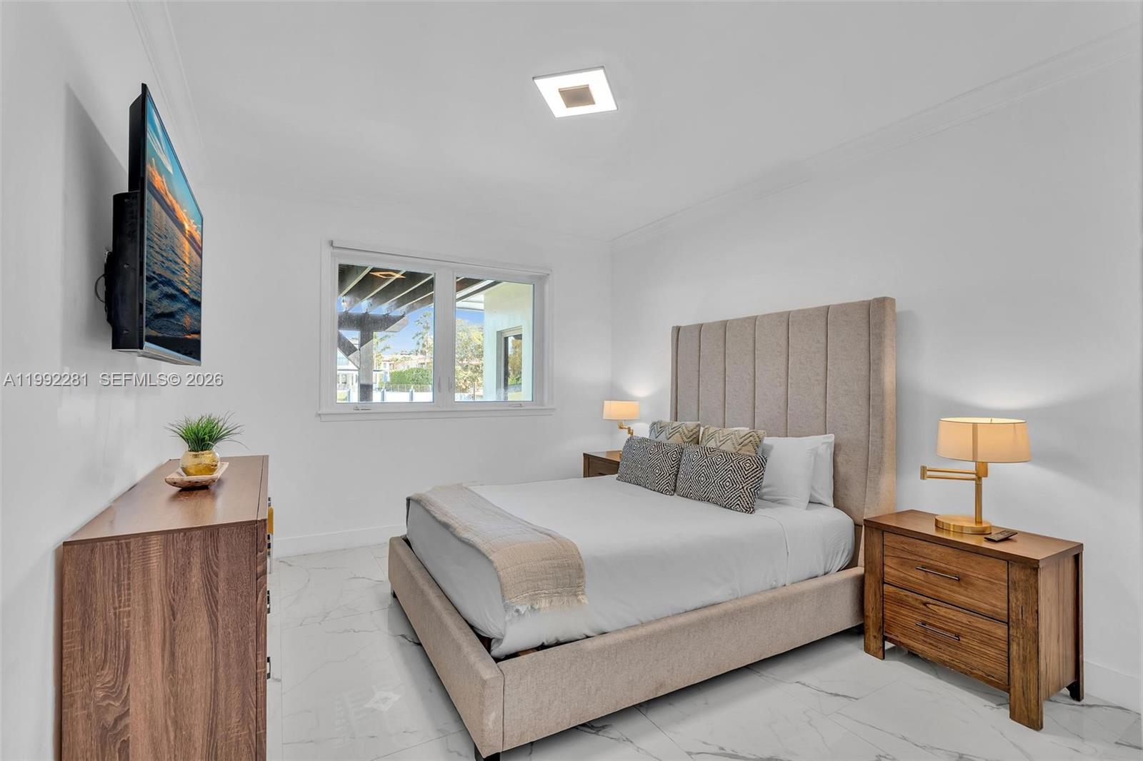 472 Sunset Dr Hallandale Beach, FL 33009