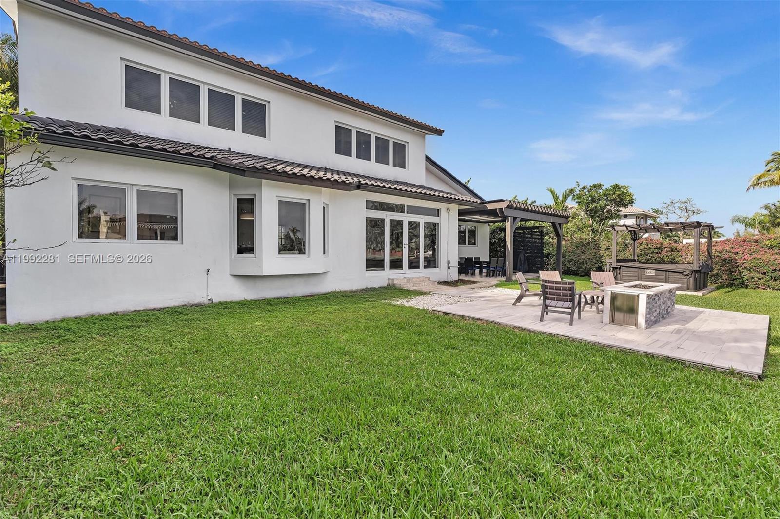 472 Sunset Dr Hallandale Beach, FL 33009