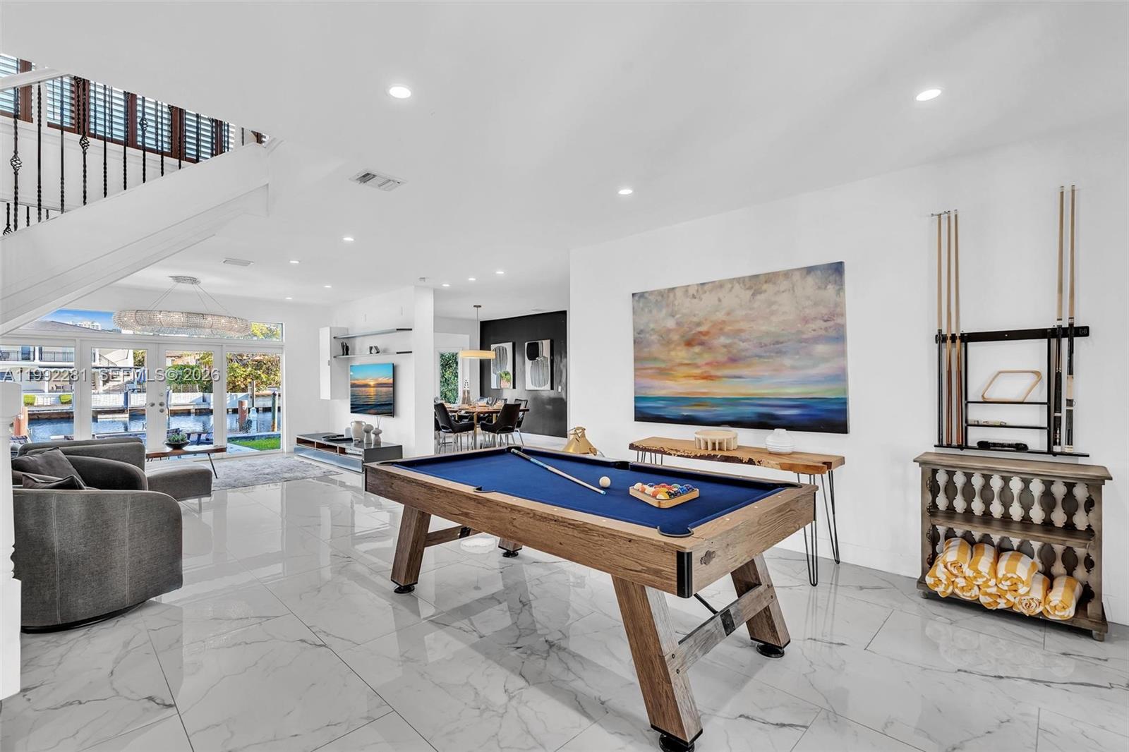 472 Sunset Dr Hallandale Beach, FL 33009