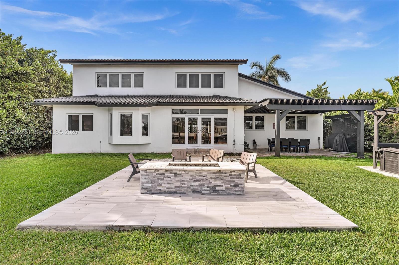 472 Sunset Dr Hallandale Beach, FL 33009