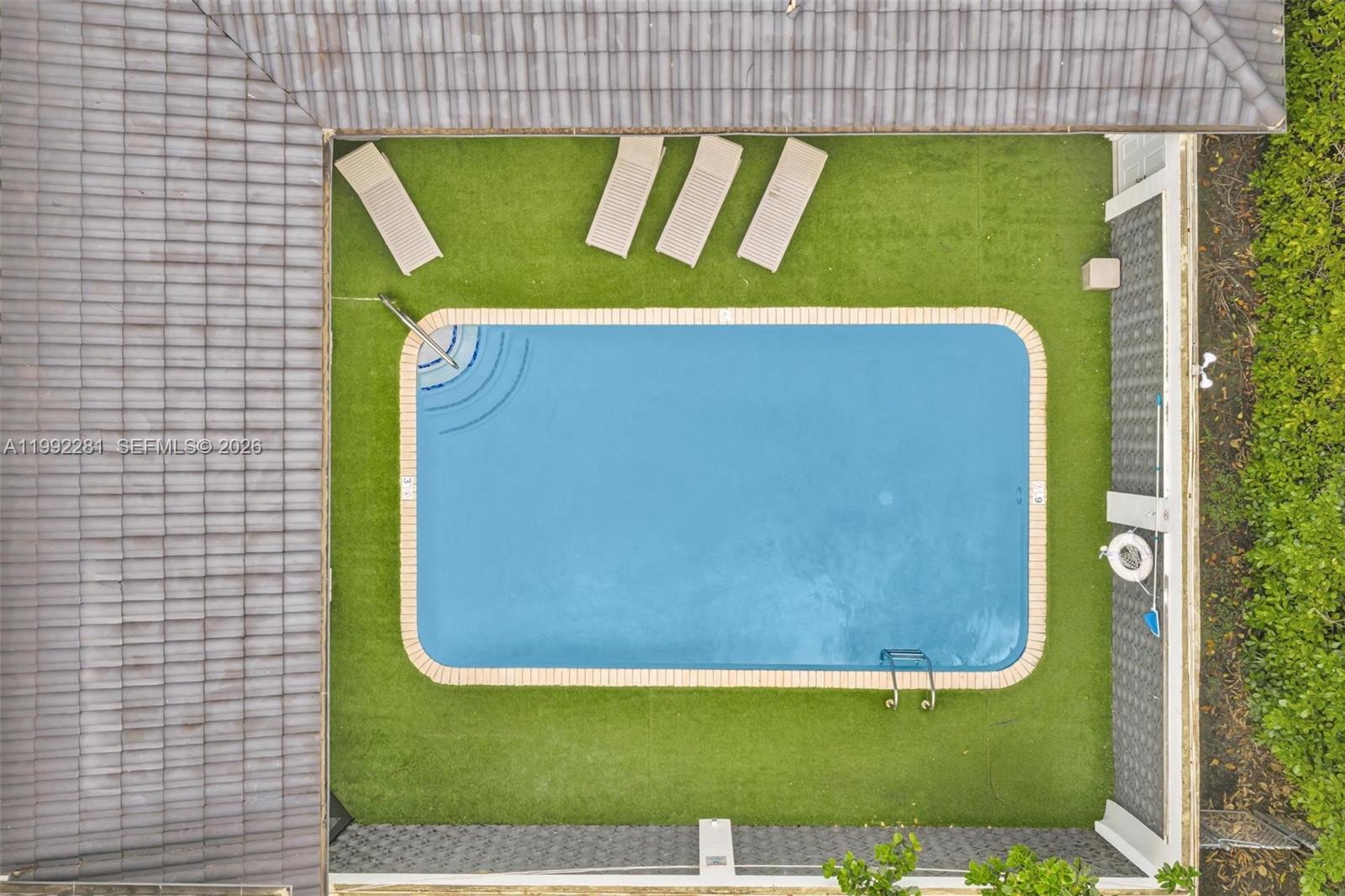 472 Sunset Dr Hallandale Beach, FL 33009