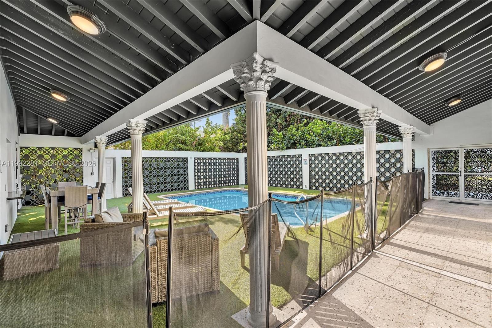 472 Sunset Dr Hallandale Beach, FL 33009