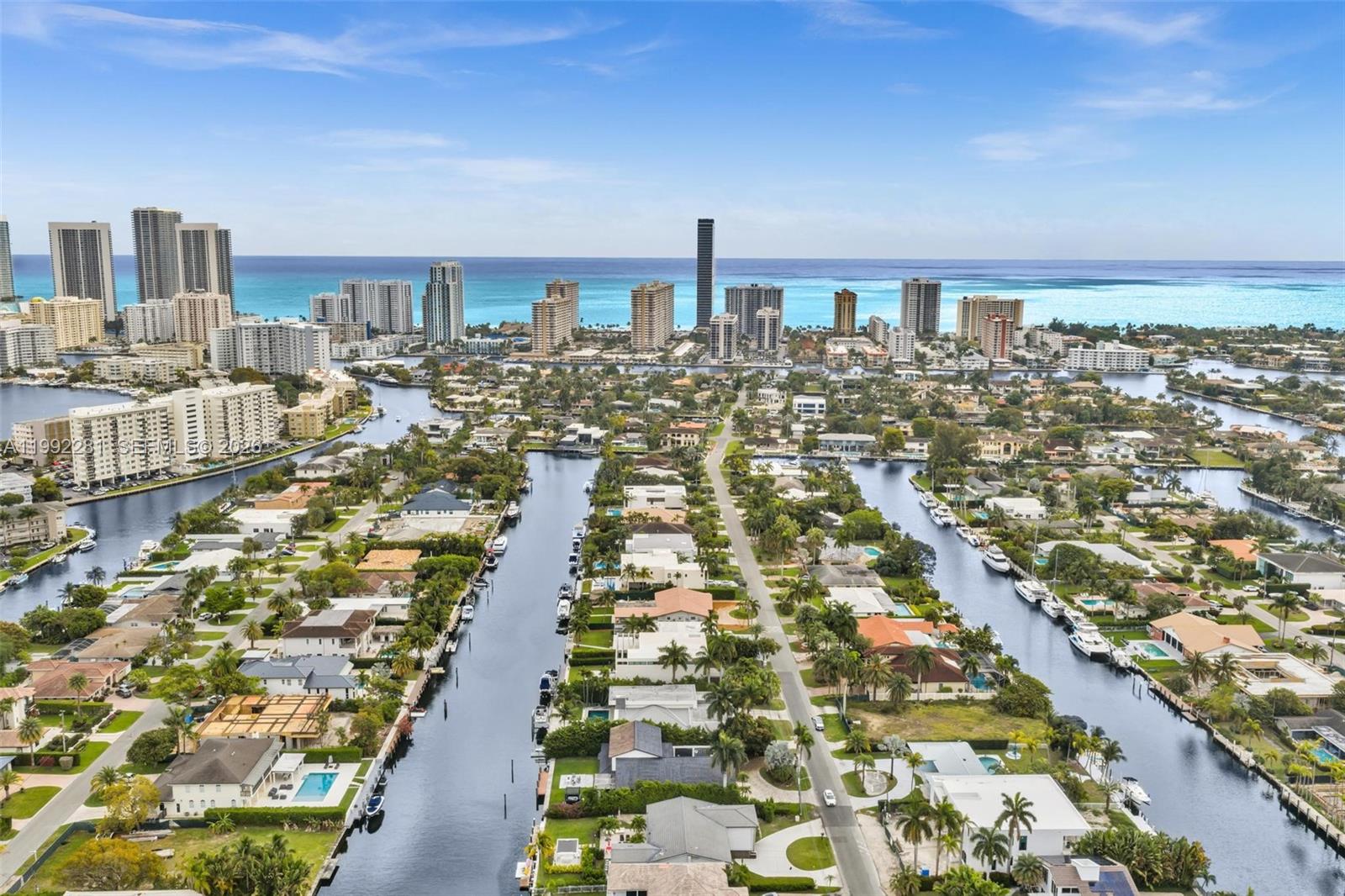 472 Sunset Dr Hallandale Beach, FL 33009