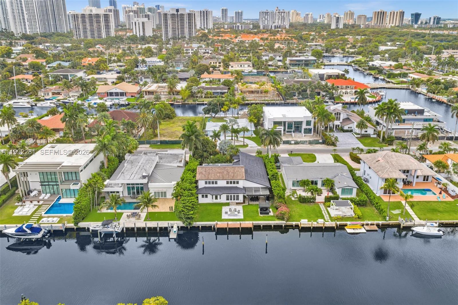 472 Sunset Dr Hallandale Beach, FL 33009