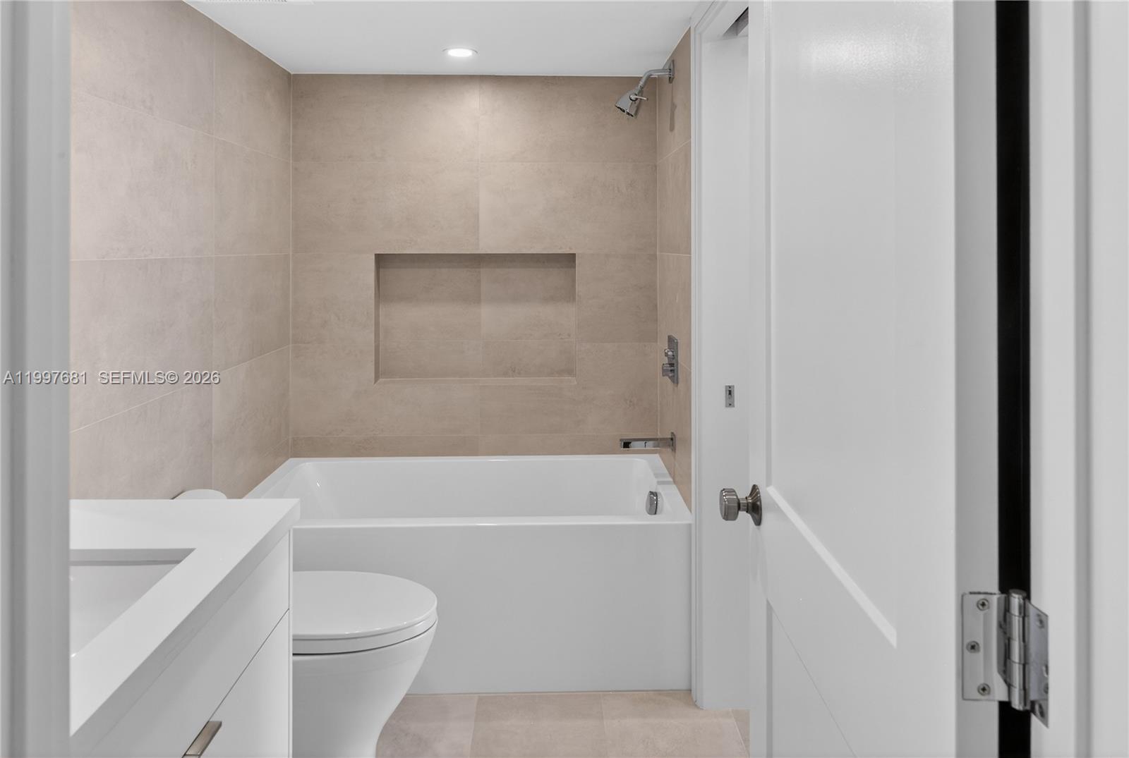 7601 E Treasure Dr #2319 North Bay Village, FL 33141