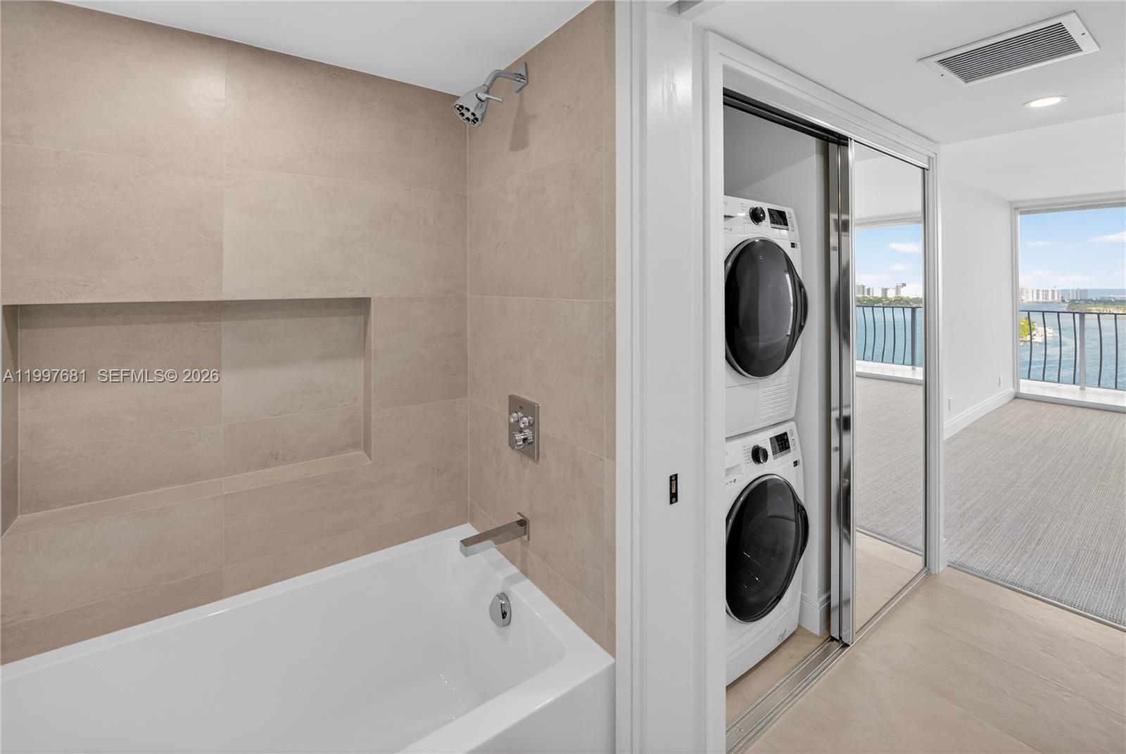 7601 E Treasure Dr #2319 North Bay Village, FL 33141