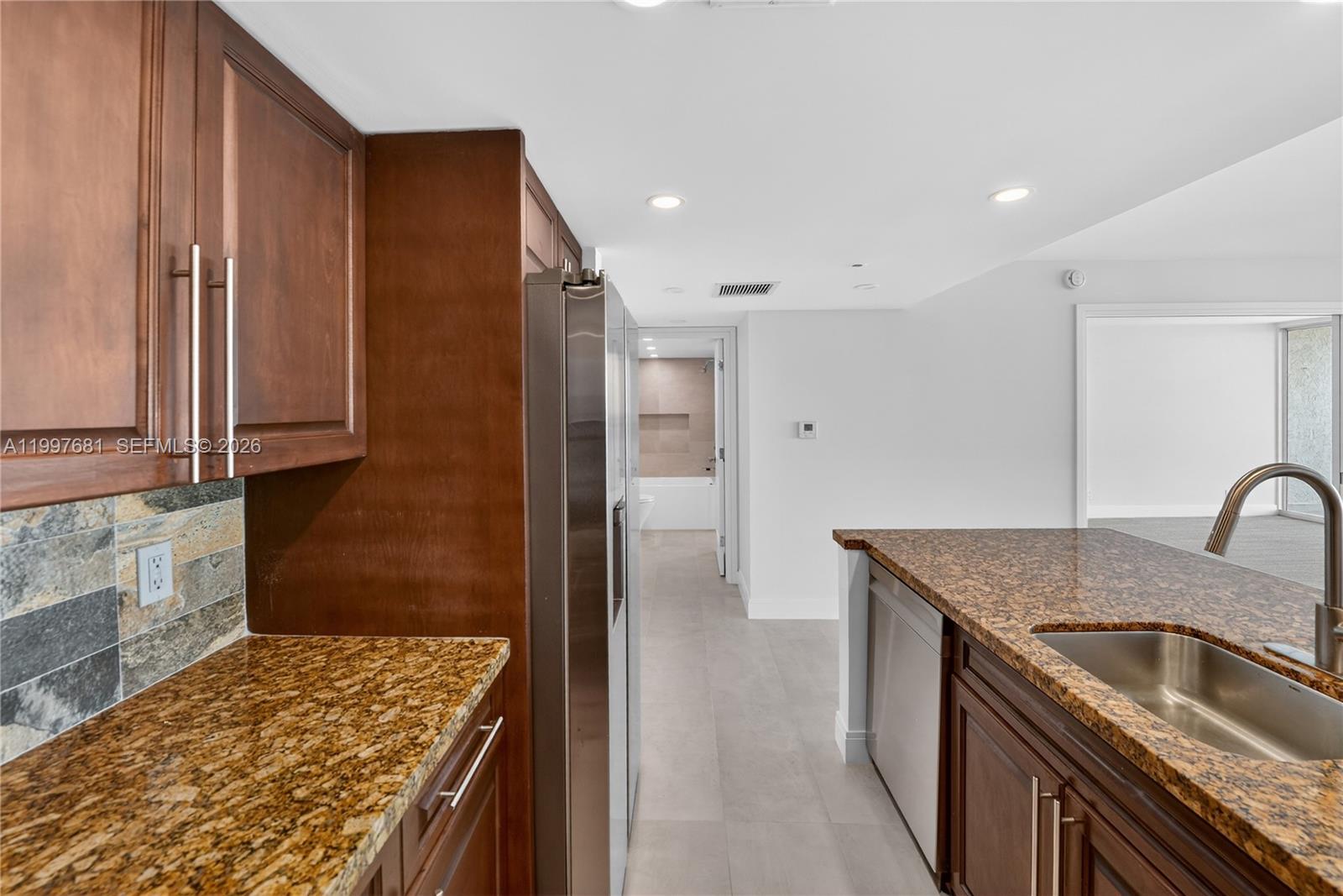 7601 E Treasure Dr #2319 North Bay Village, FL 33141