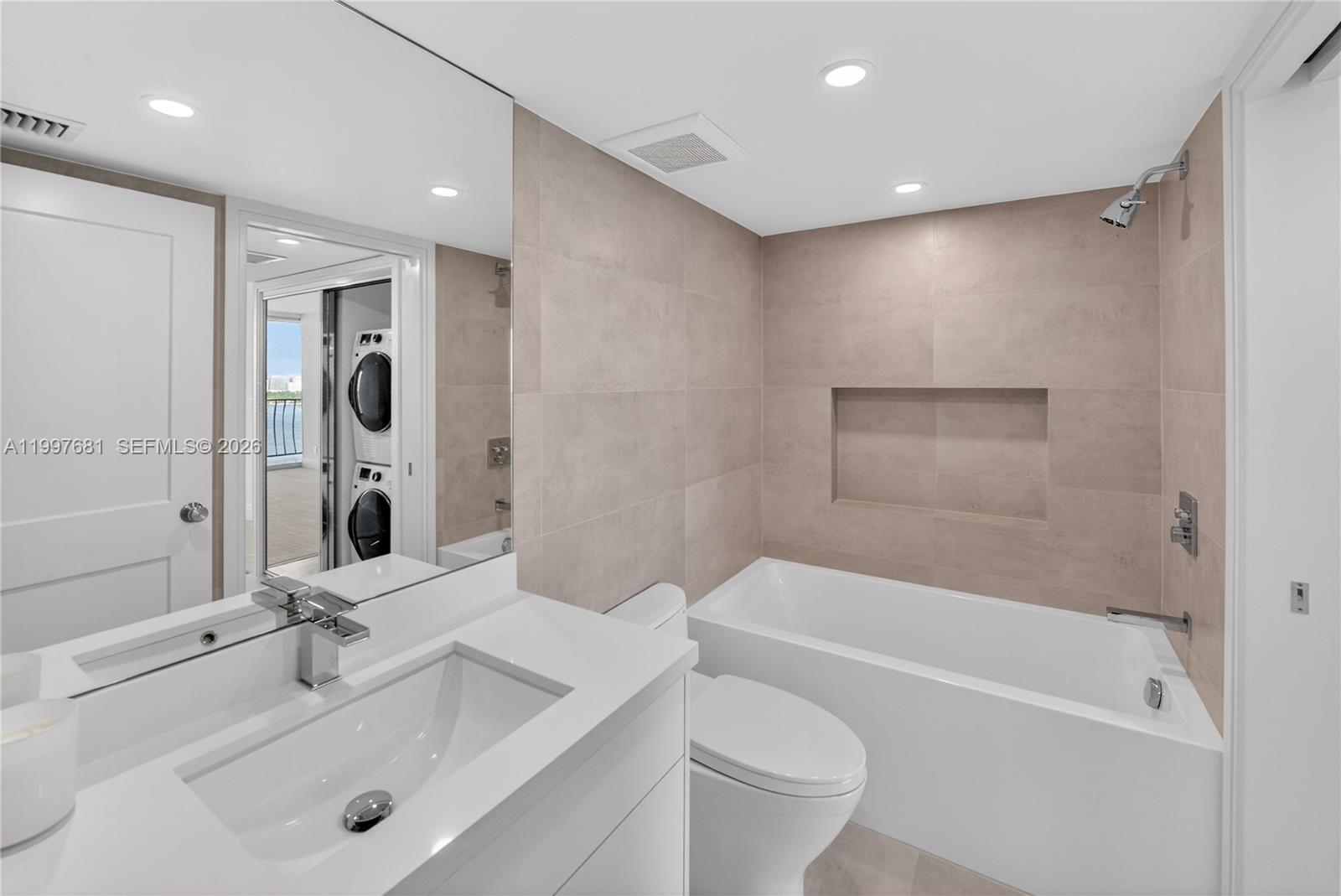 7601 E Treasure Dr #2319 North Bay Village, FL 33141