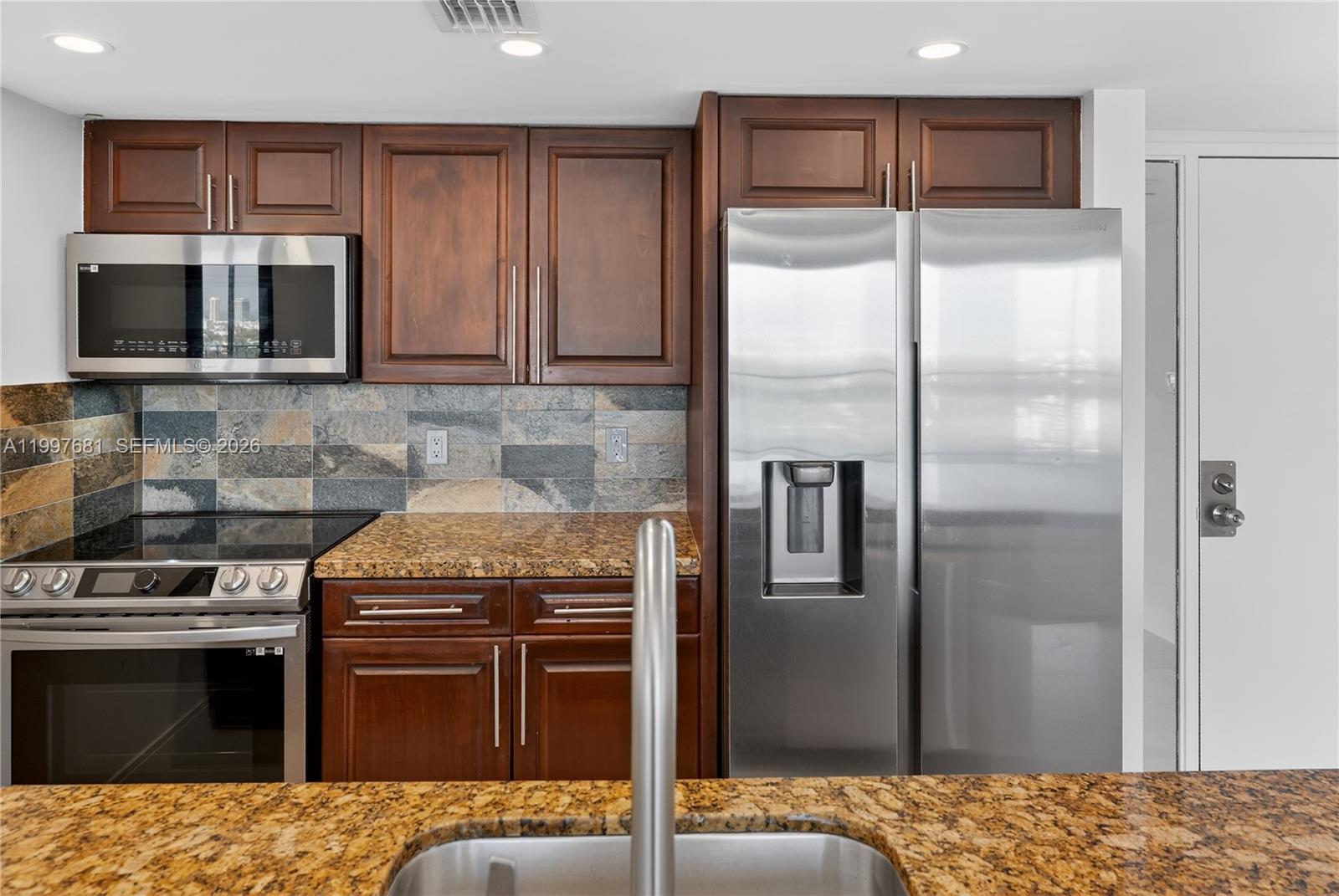 7601 E Treasure Dr #2319 North Bay Village, FL 33141