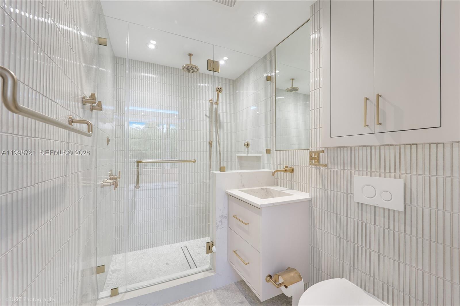 737 Crandon Blvd #301 Key Biscayne, FL 33149