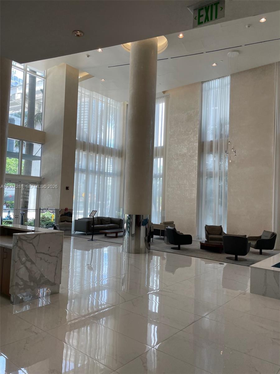 image Brickell on the River South3