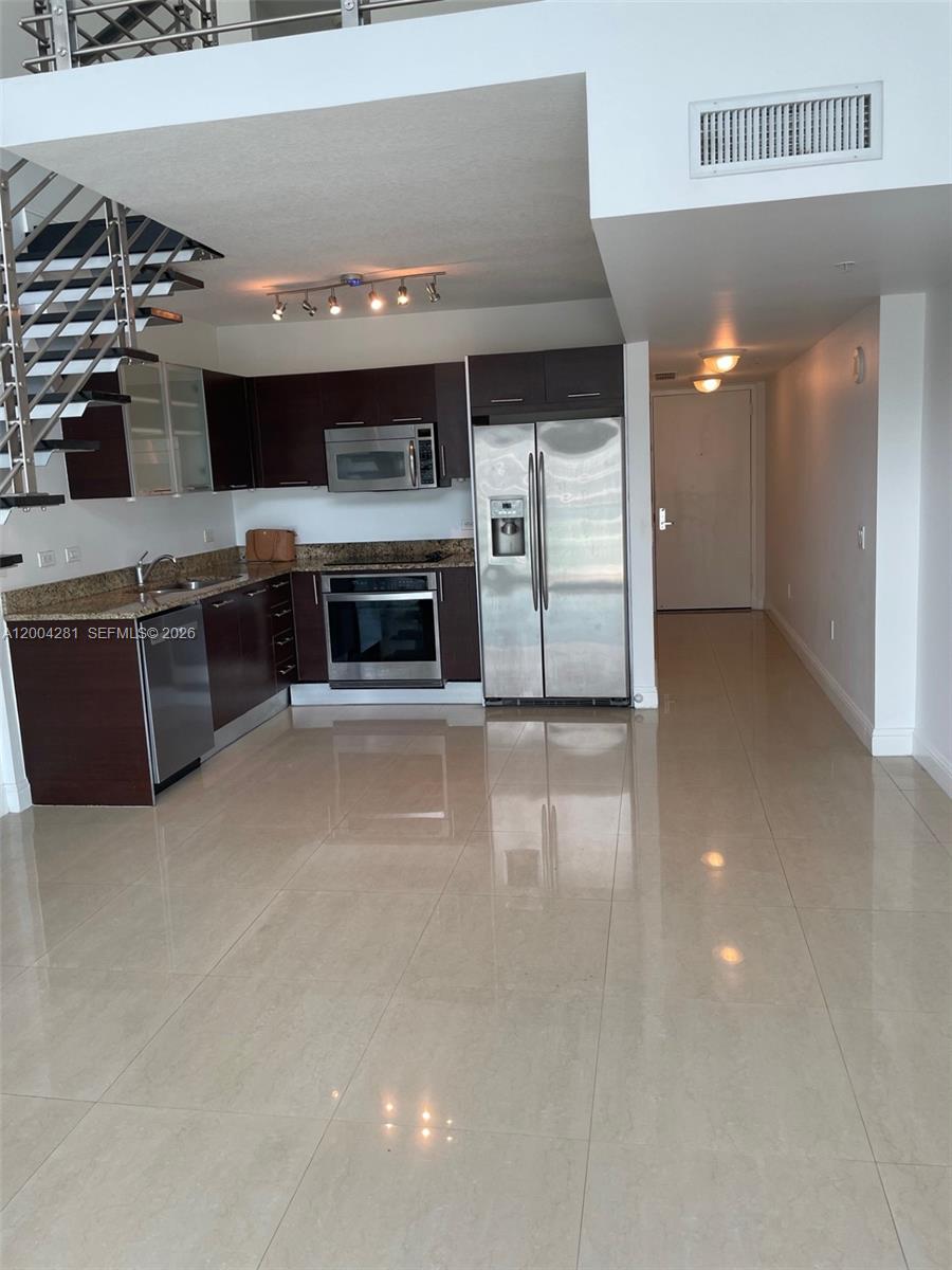 image Brickell on the River South6