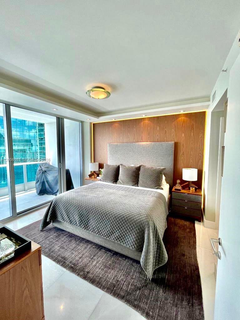 200 Biscayne Blvd Way #4310 Miami, FL 33131