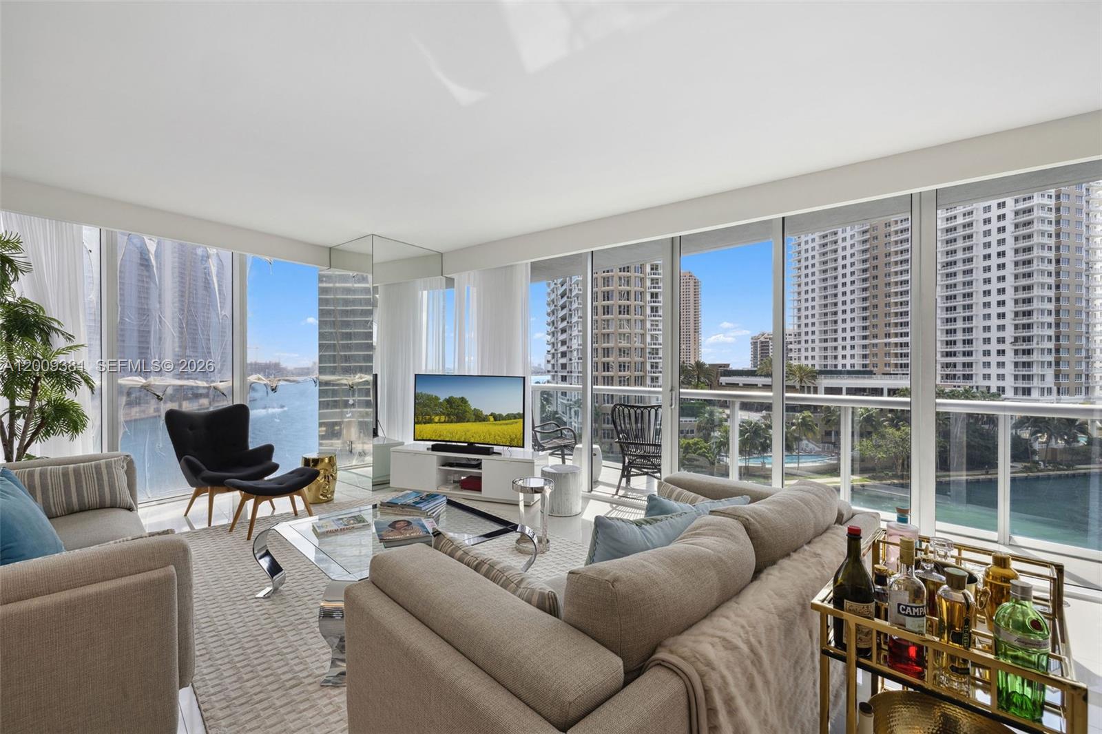 465 Brickell Ave #701 Miami, FL 33131