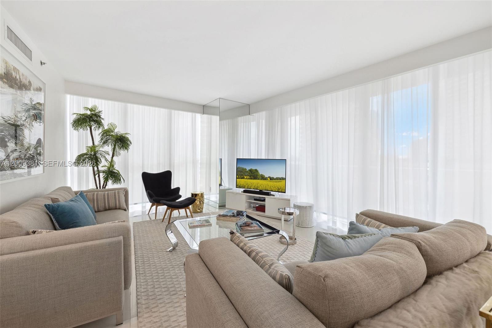 465 Brickell Ave #701 Miami, FL 33131