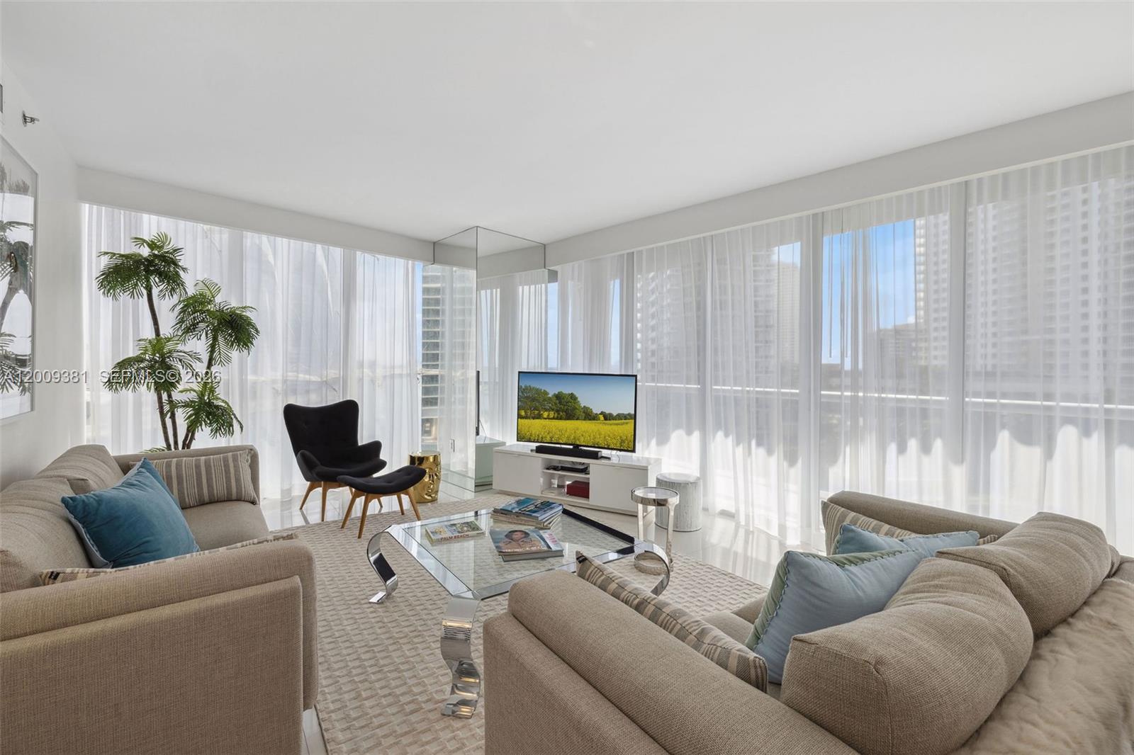 465 Brickell Ave #701 Miami, FL 33131