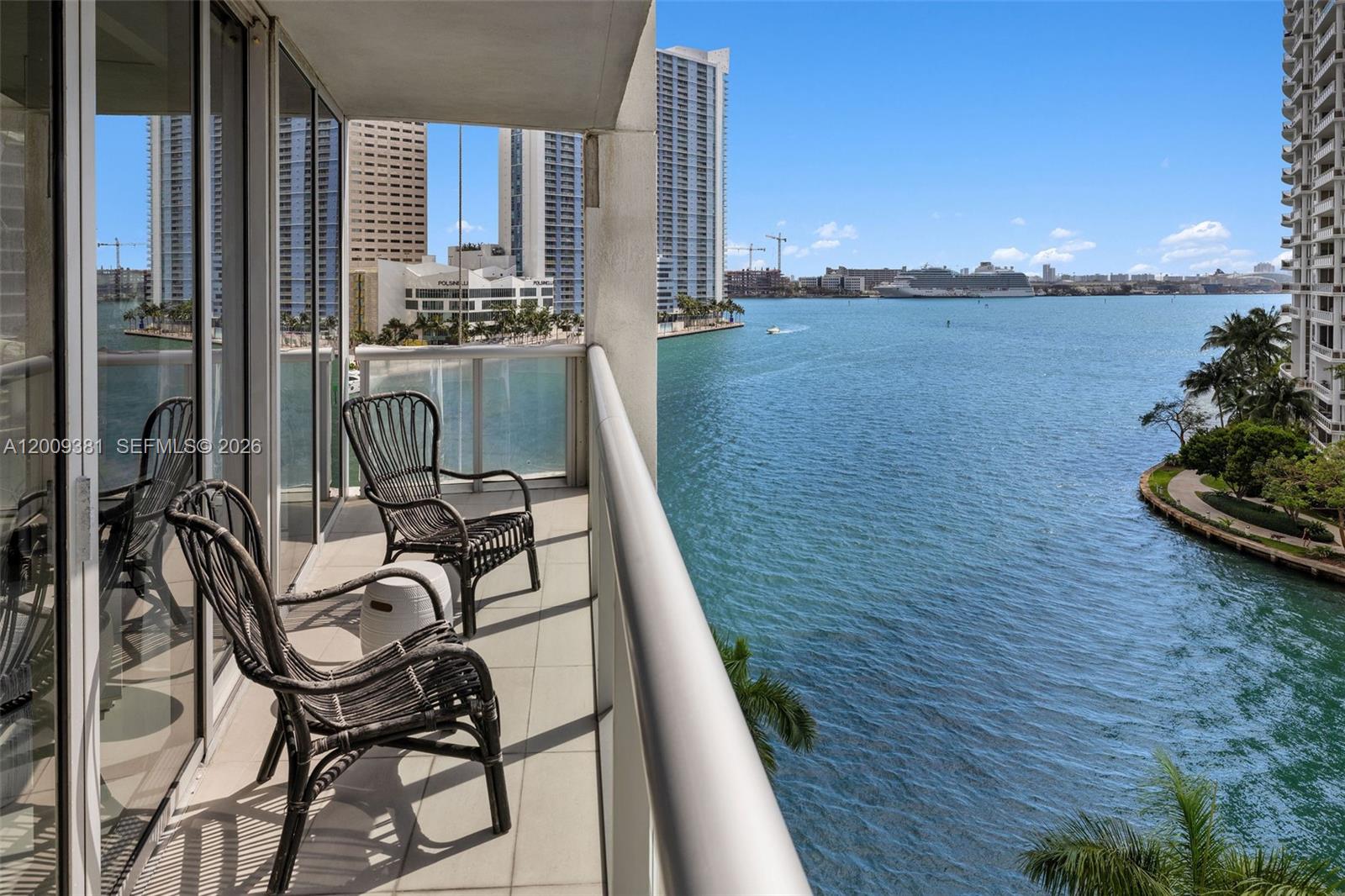 465 Brickell Ave #701 Miami, FL 33131