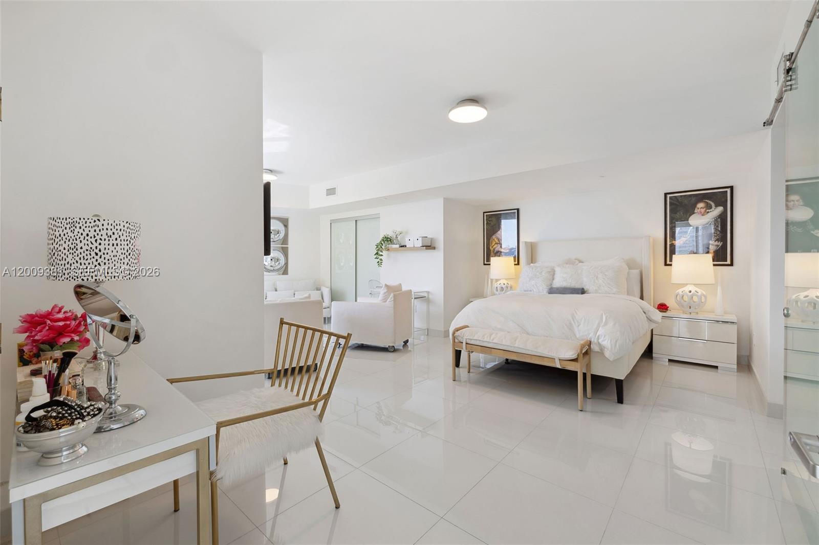 465 Brickell Ave #701 Miami, FL 33131