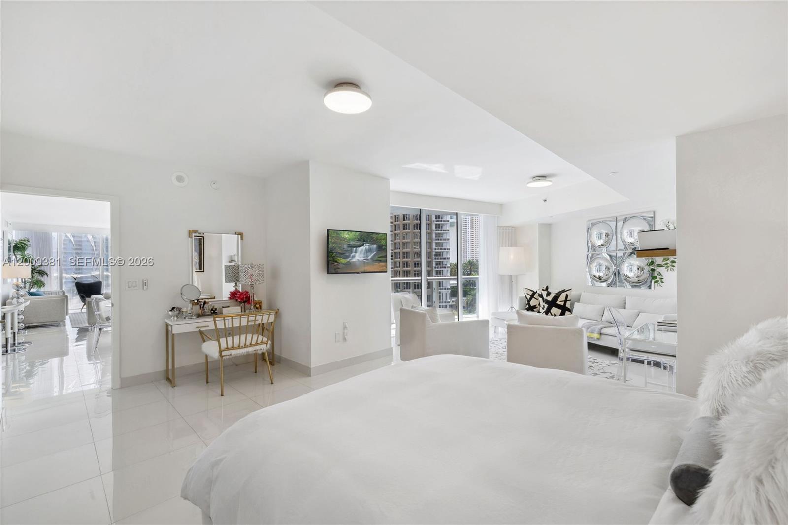 465 Brickell Ave #701 Miami, FL 33131