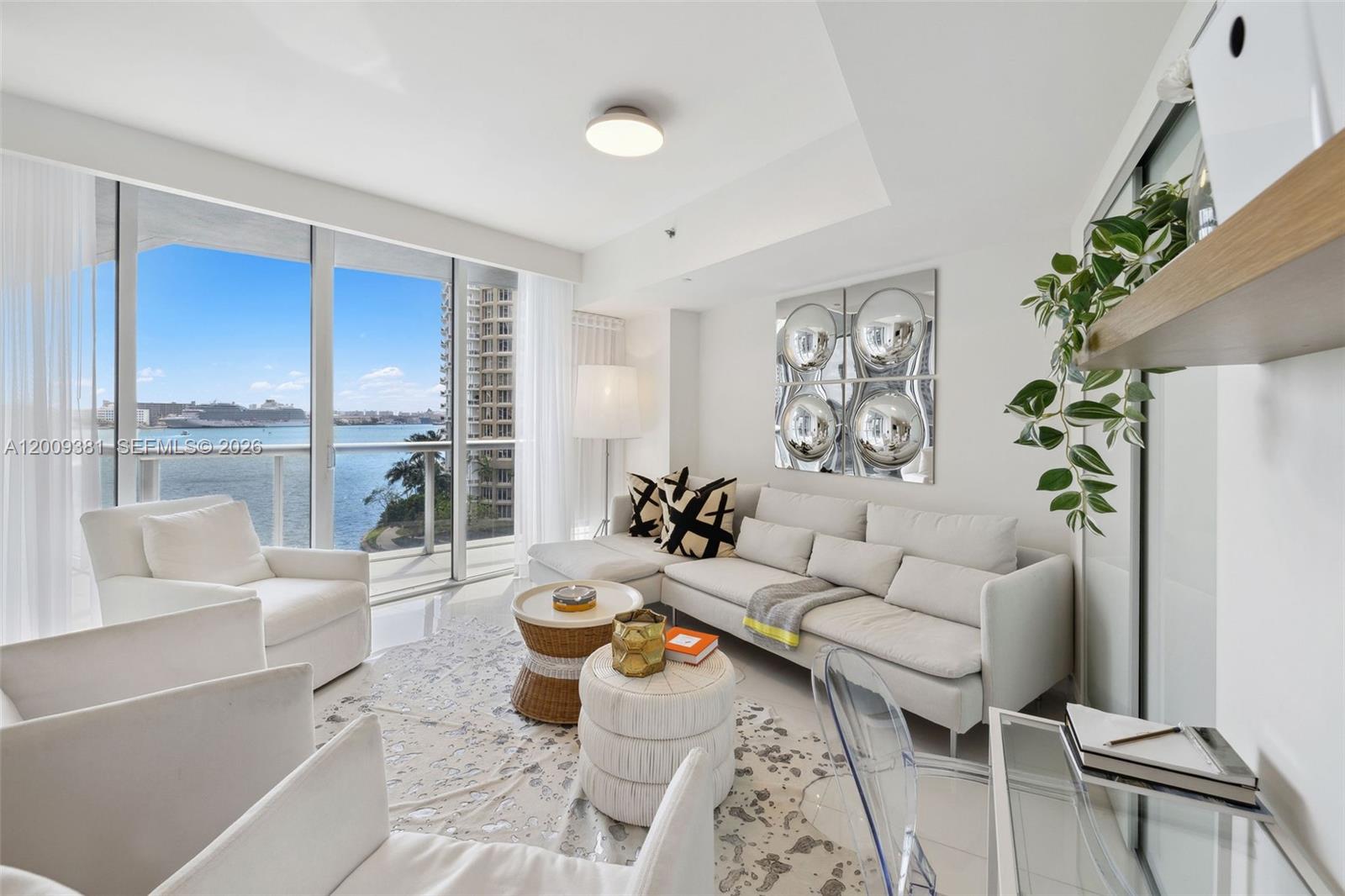 465 Brickell Ave #701 Miami, FL 33131