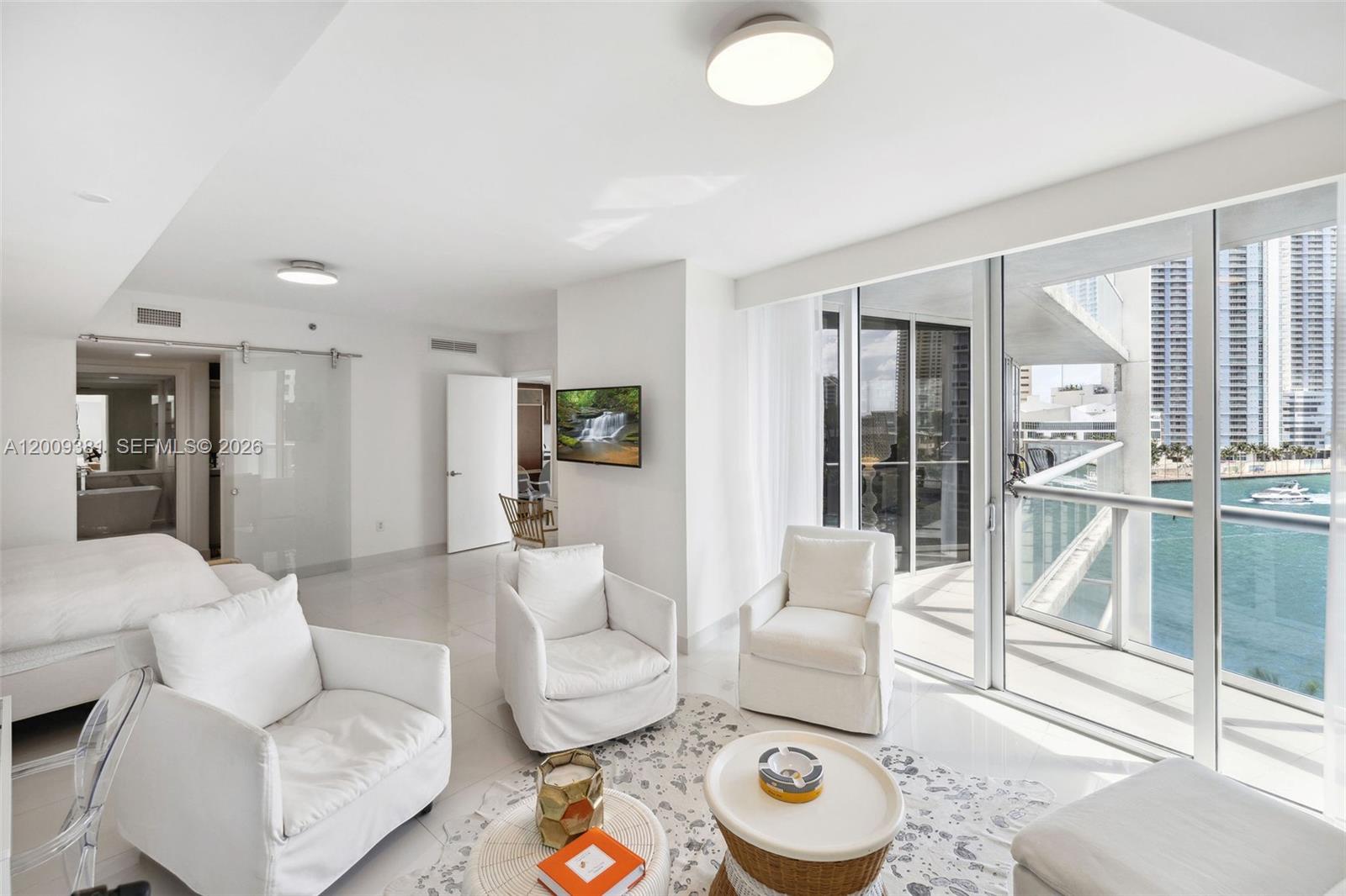 465 Brickell Ave #701 Miami, FL 33131