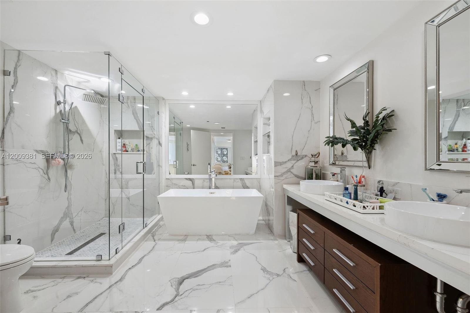 465 Brickell Ave #701 Miami, FL 33131