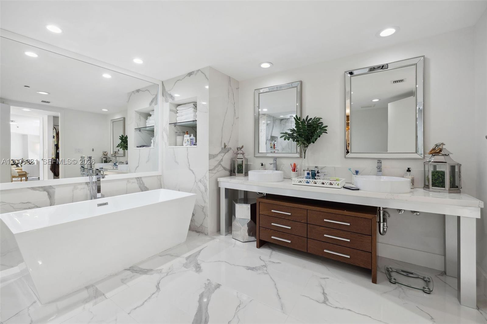 465 Brickell Ave #701 Miami, FL 33131