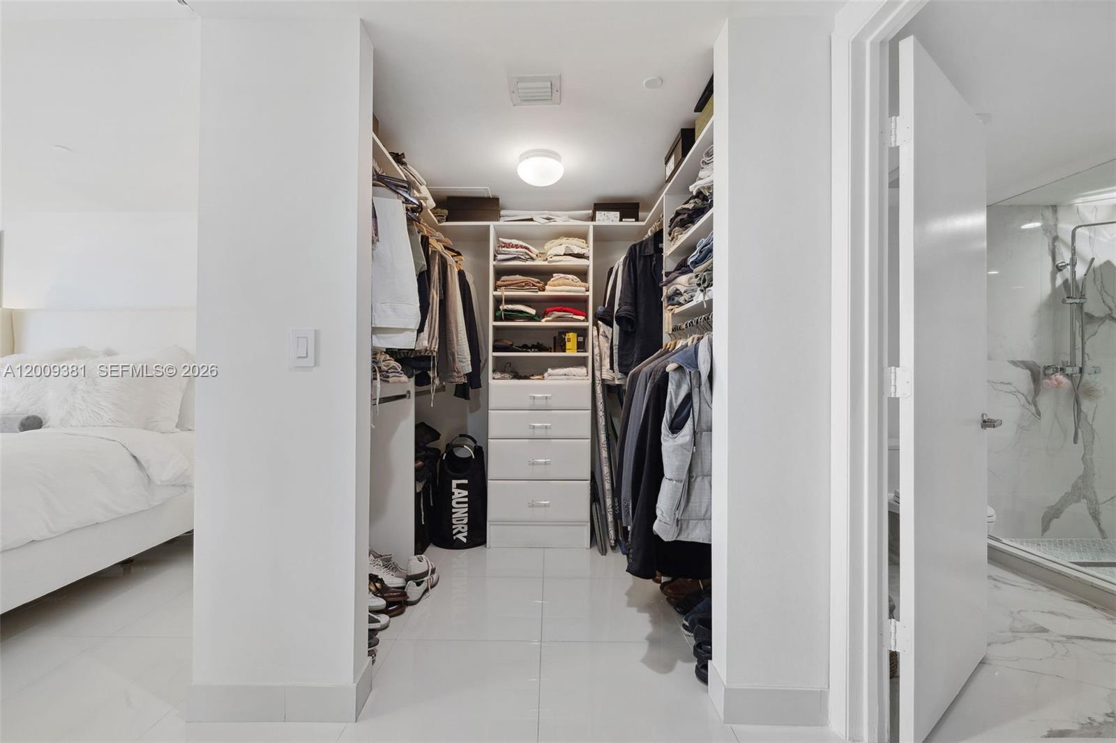 465 Brickell Ave #701 Miami, FL 33131