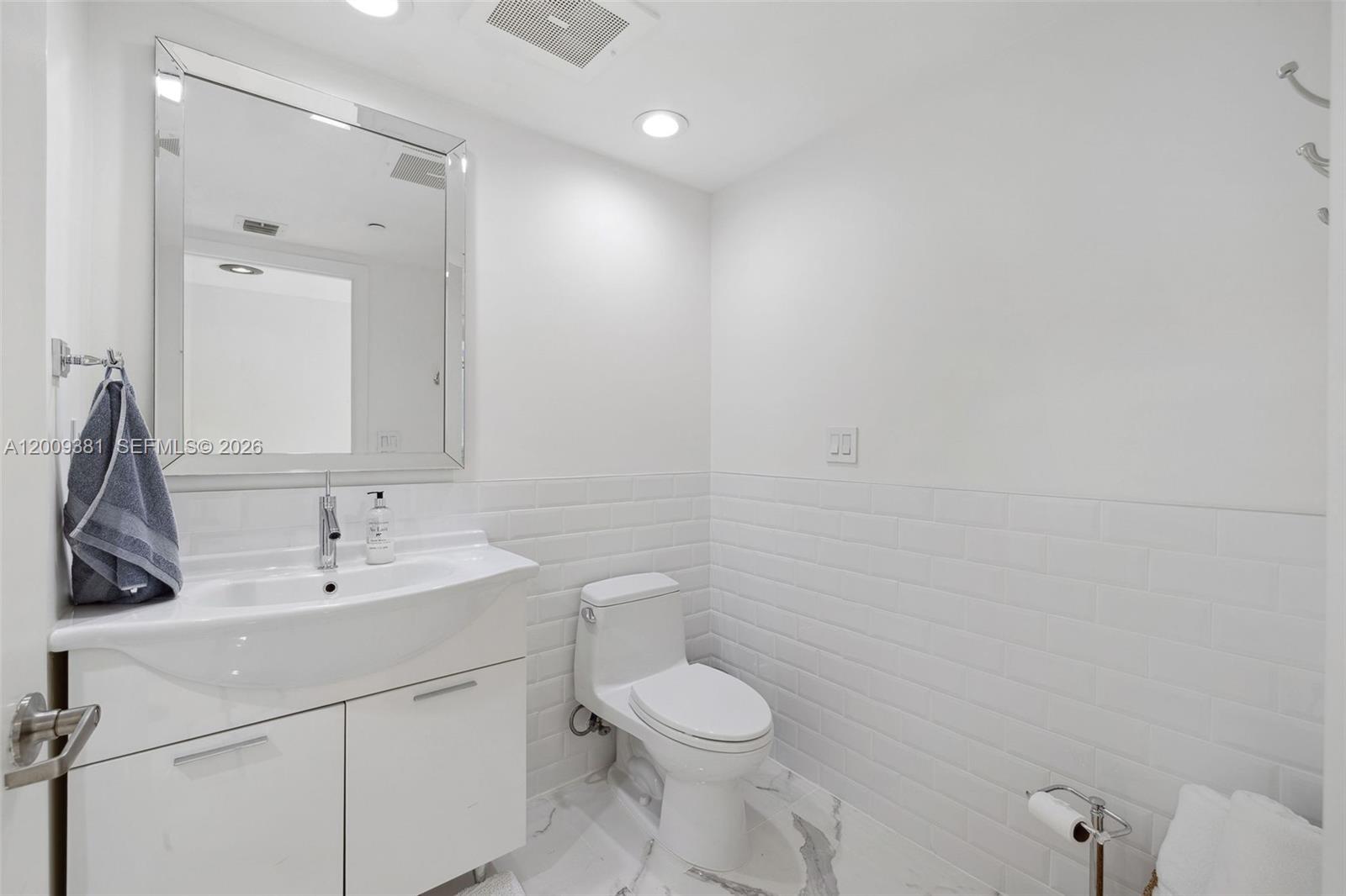 465 Brickell Ave #701 Miami, FL 33131