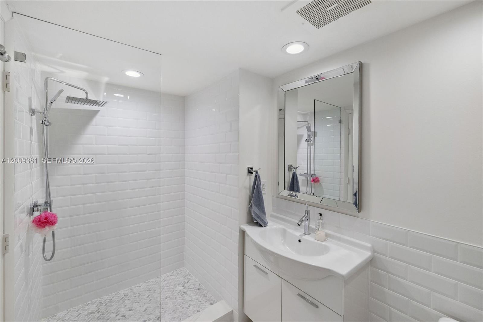 465 Brickell Ave #701 Miami, FL 33131