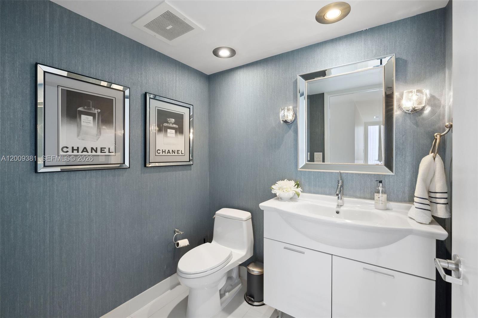 465 Brickell Ave #701 Miami, FL 33131