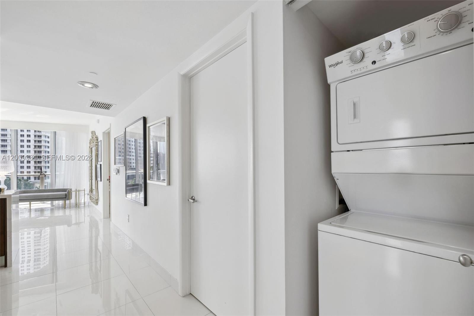 465 Brickell Ave #701 Miami, FL 33131