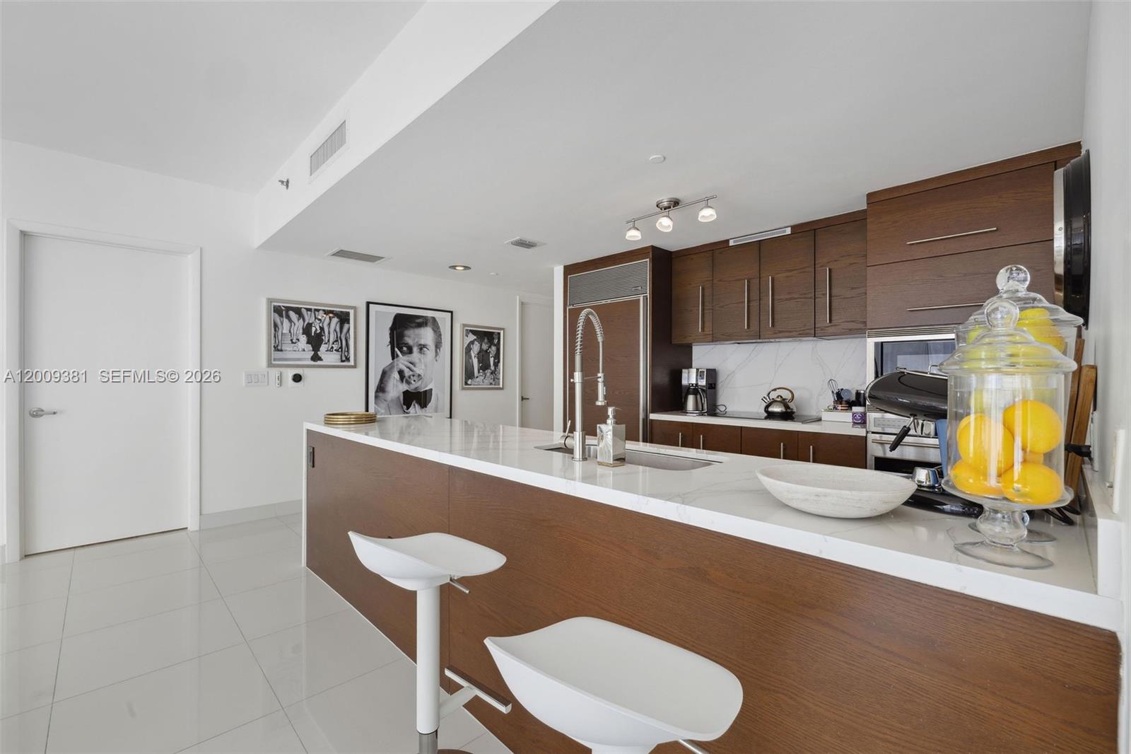 465 Brickell Ave #701 Miami, FL 33131