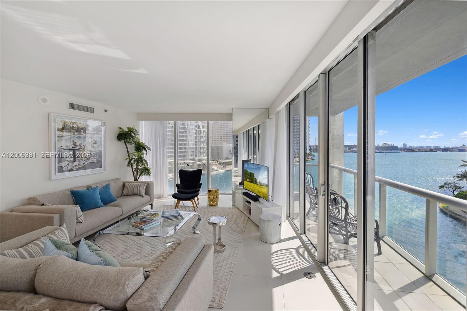 465 Brickell Ave #701 Miami, FL 33131