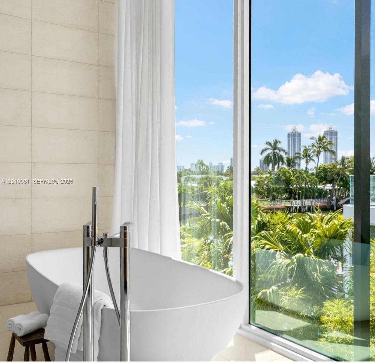 1081 W 48th St #N01 Miami Beach, FL 33140