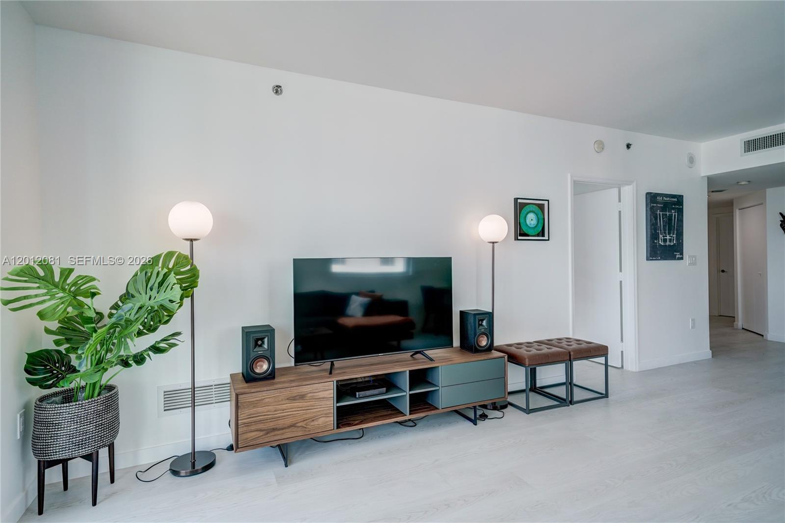 image 500 Brickell East4
