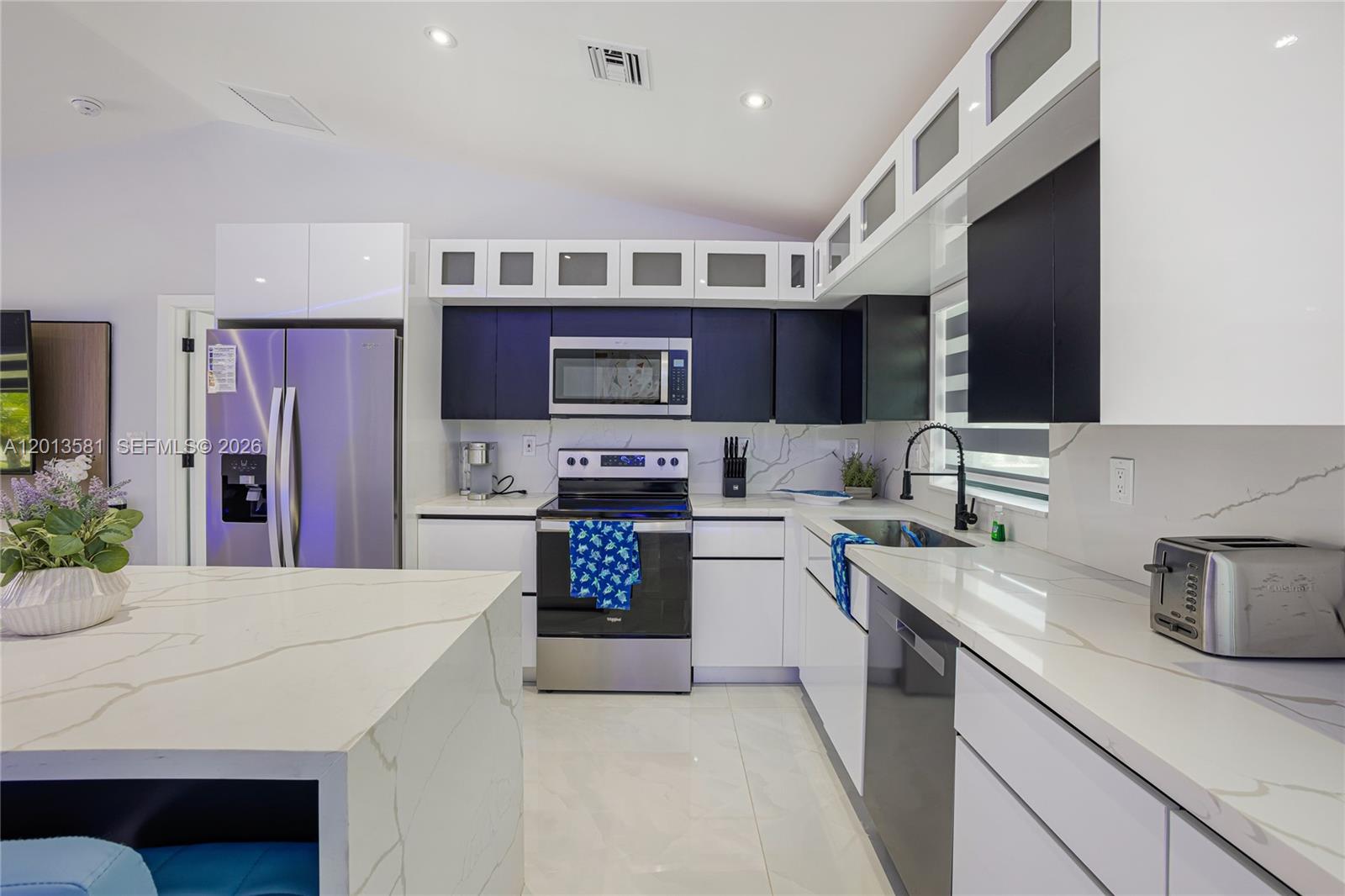 2406 Gulfstream Ln Fort Lauderdale, FL 33312