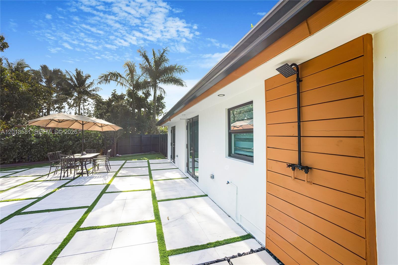 2406 Gulfstream Ln Fort Lauderdale, FL 33312