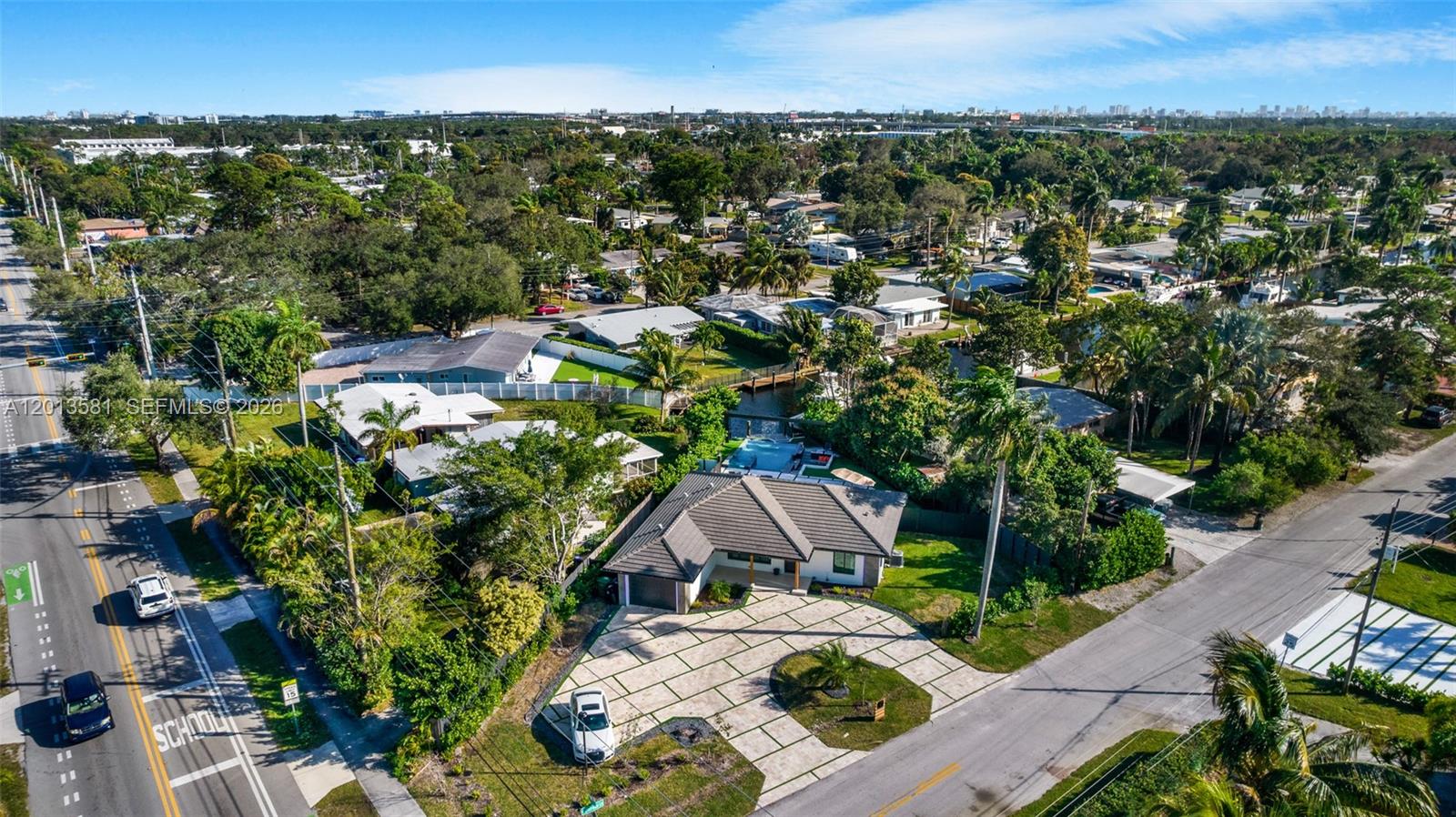 2406 Gulfstream Ln Fort Lauderdale, FL 33312