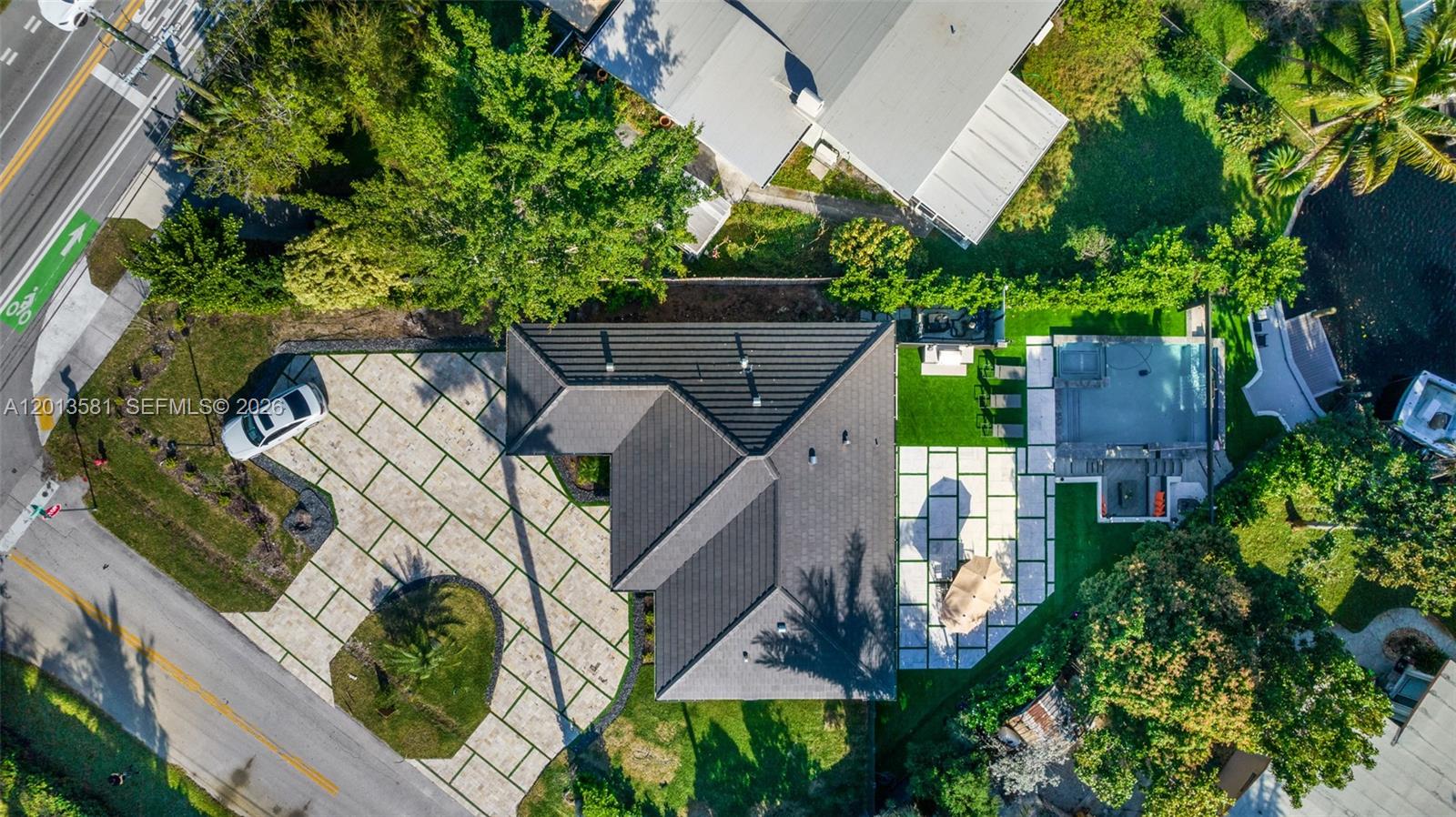 2406 Gulfstream Ln Fort Lauderdale, FL 33312