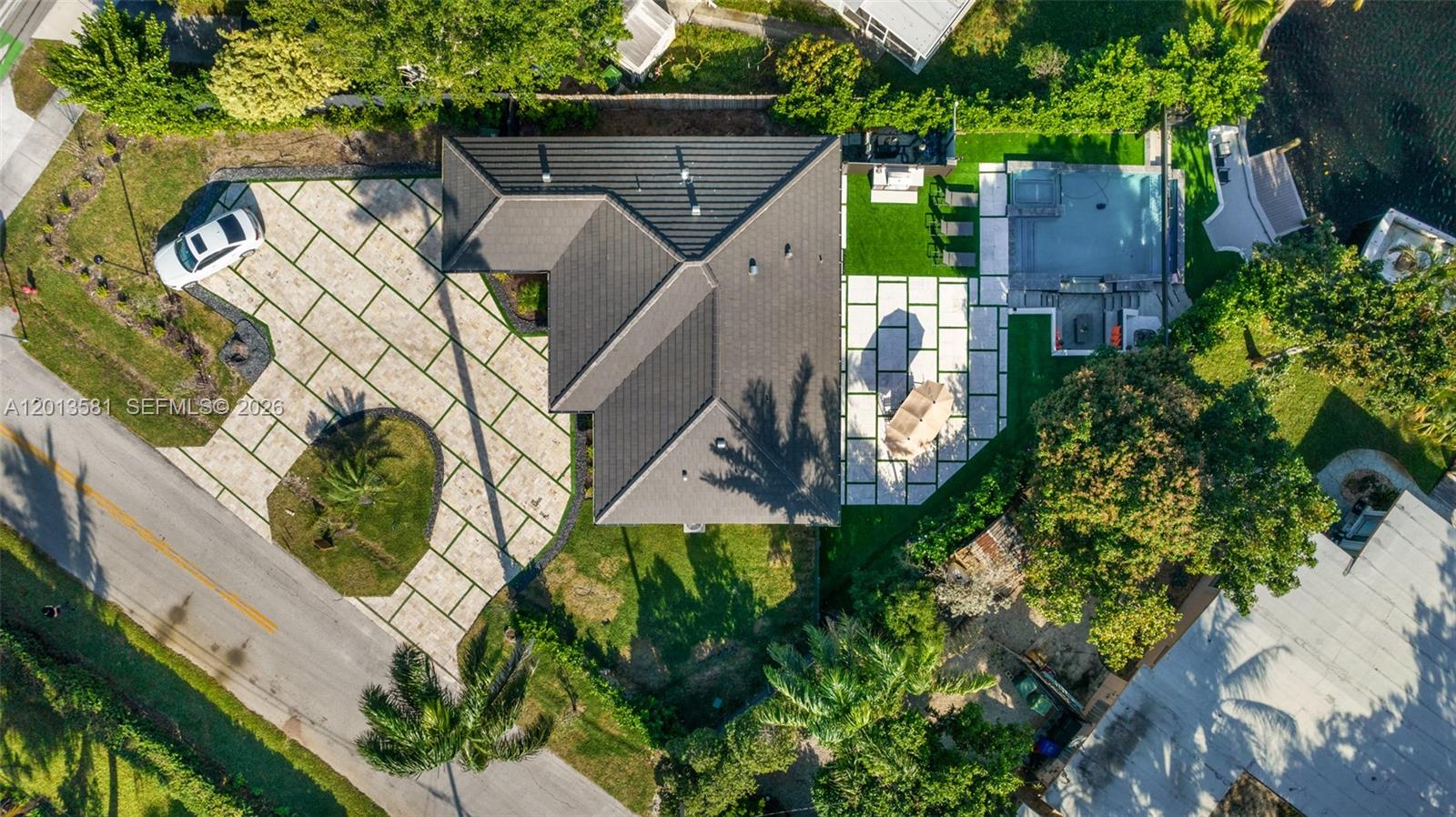 2406 Gulfstream Ln Fort Lauderdale, FL 33312