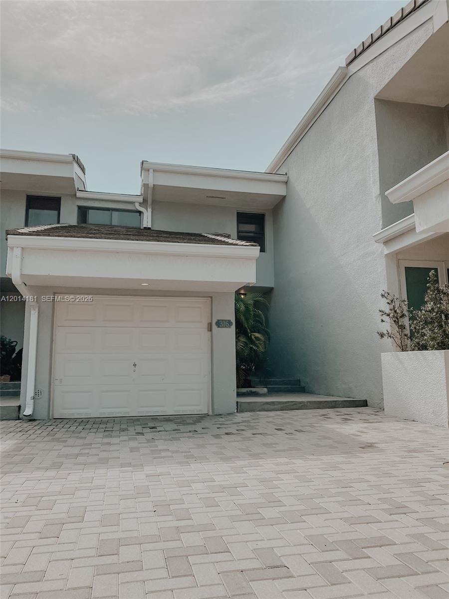 316 Poinciana Dr #808
