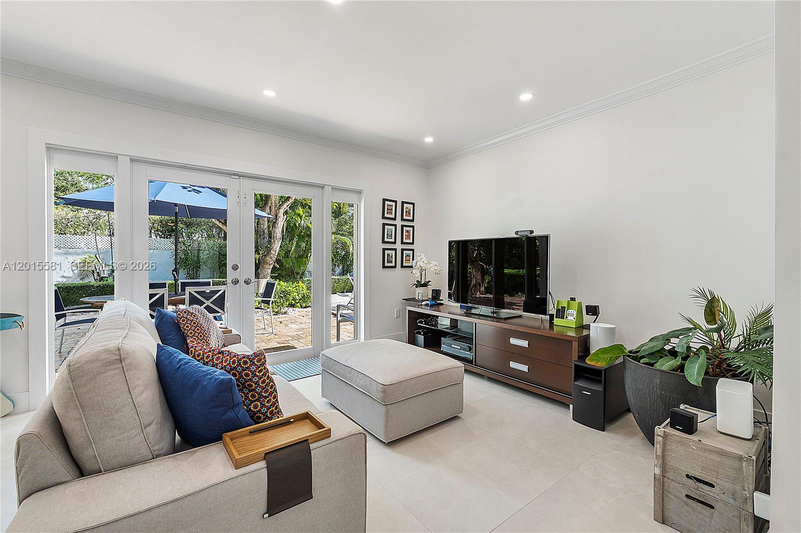 301 Hampton Ln Key Biscayne, FL 33149