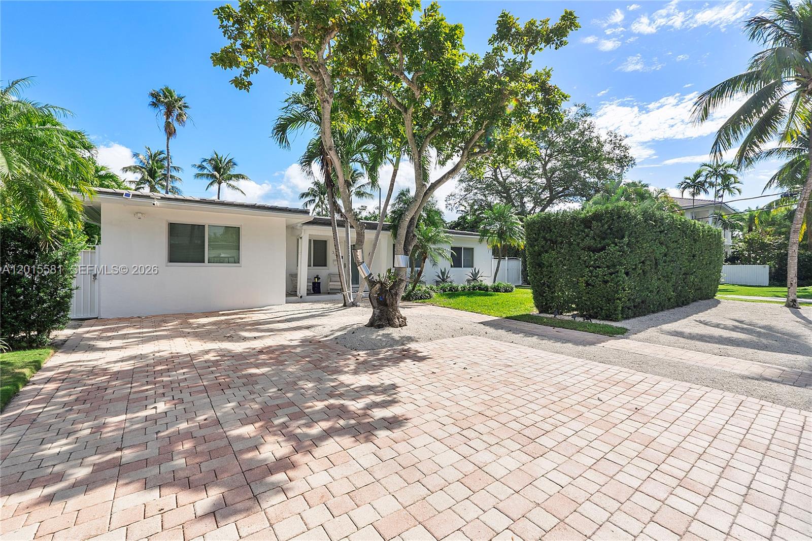 301 Hampton Ln Key Biscayne, FL 33149