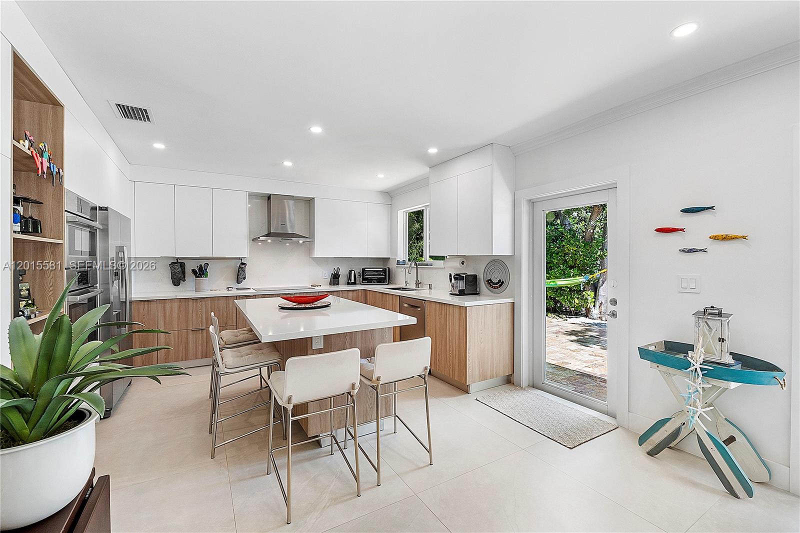 301 Hampton Ln Key Biscayne, FL 33149